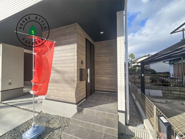 福岡市西区小戸3丁目第4-3棟(2号棟)の玄関|おでかけの時も帰った時も、「我が家」を最初に感じでもらえる素敵な空間に。