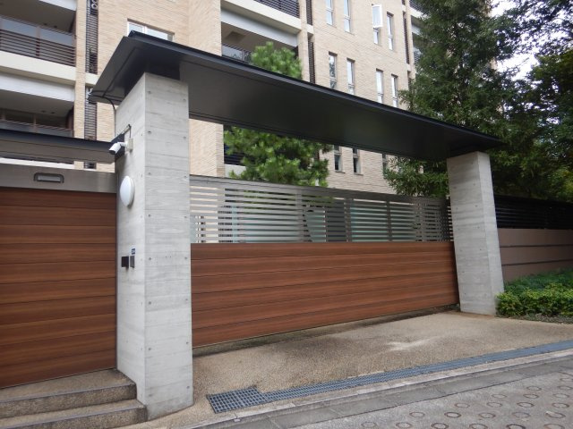 ブリスベージュ神宮前のエントランス