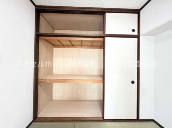 【収納】 | 【新規リフォーム】サーパス南千田橋 | 収納は各居室にそれぞれ設置されています。