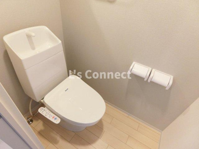 【トイレ】 | メルヴェーユ黒須Ⅷ | 温水洗浄便座付きのトイレ。