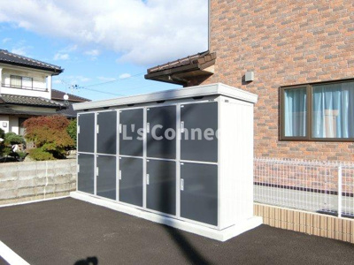 【その他共用部分】 | メルヴェーユ黒須Ⅷ | 外物置にはタイヤを収納できます。