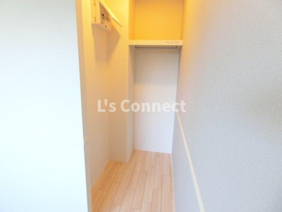 【収納】 | メルヴェーユ黒須Ⅷ | ウォークインクローゼットでお荷物もすっきり収納。