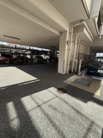 アプローズ薬院デュオイーストの駐車場