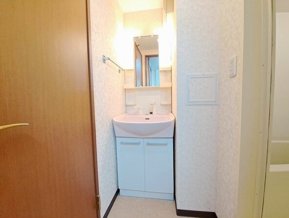 ロクサーヌ浜甲子園の独立洗面台