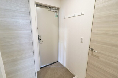 【玄関】 | PREMILIFE日岡 | 205　玄関