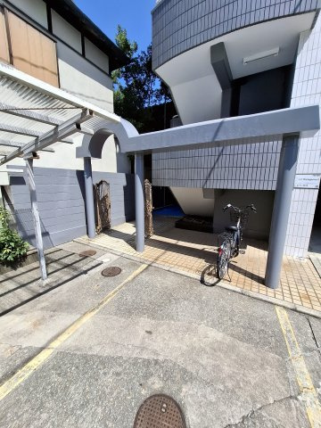 LakiaApartment夙川のエントランス