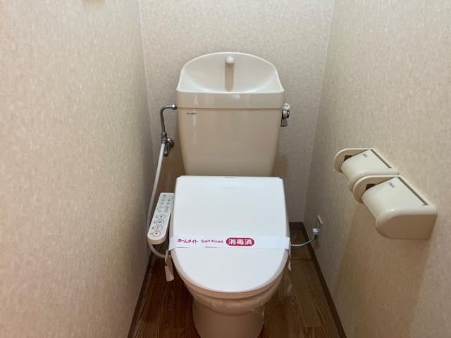 ロイヤルパインズＢ棟のトイレ|洗浄便座付き