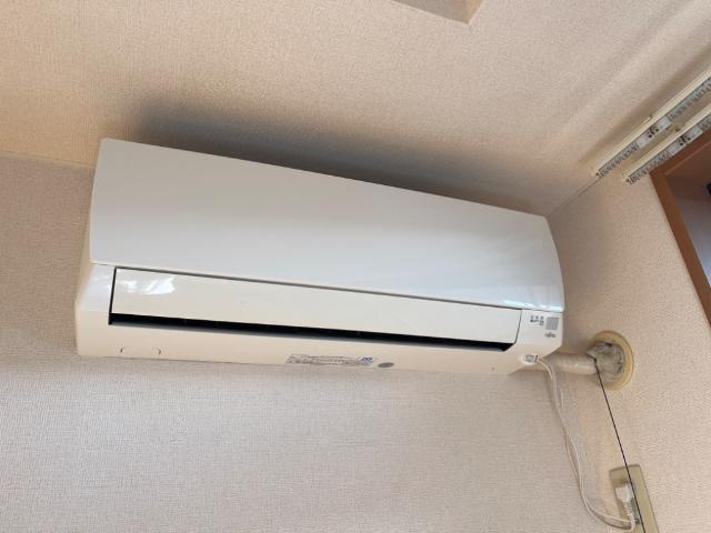 ロイヤルパインズＢ棟の設備|エアコン