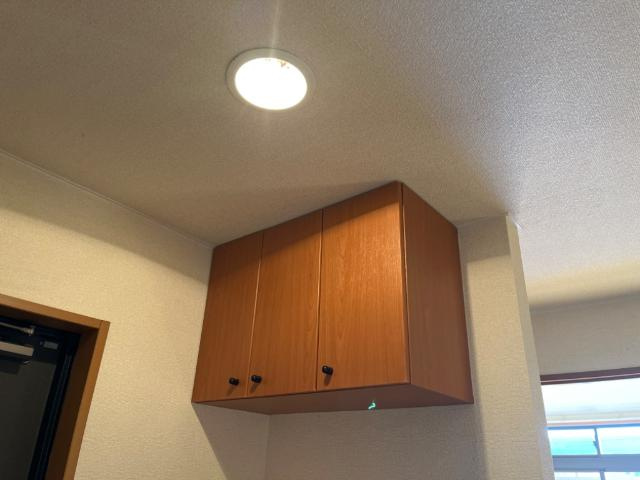 ロイヤルパインズＢ棟の収納|下駄箱上部収納