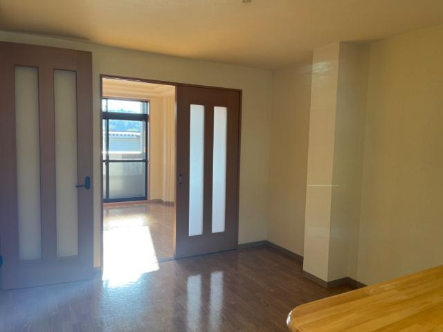 ロイヤルパインズＢ棟の居間・リビング|リビング