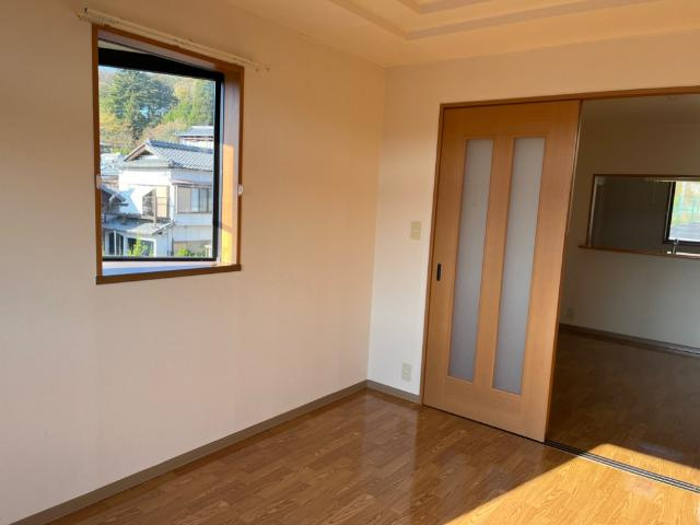 ロイヤルパインズＢ棟の寝室|洋室