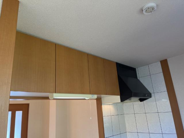 ロイヤルパインズＢ棟の収納|キッチン上部収納