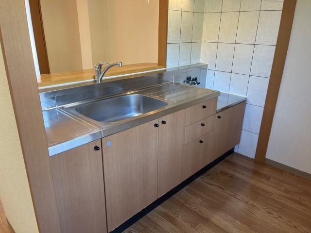 ロイヤルパインズＢ棟のキッチン|キッチン