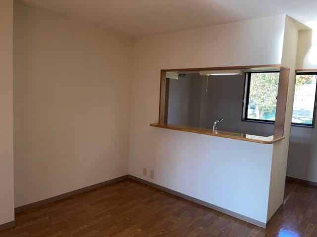 ロイヤルパインズＢ棟の居間・リビング|リビング