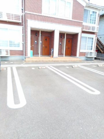 サンクレスト若草の駐車場