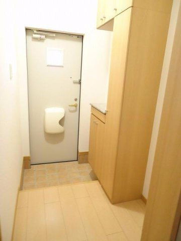 サンクレスト若草の玄関