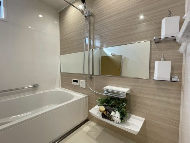 光と風が通う、仁川町の新築プロジェクトの浴室