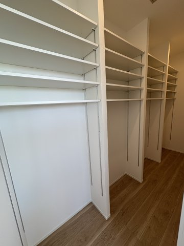 光と風が通う、仁川町の新築プロジェクトの収納