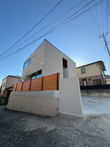 光と風が通う、仁川町の新築プロジェクトの外観