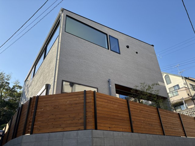 光と風が通う、仁川町の新築プロジェクトの外観