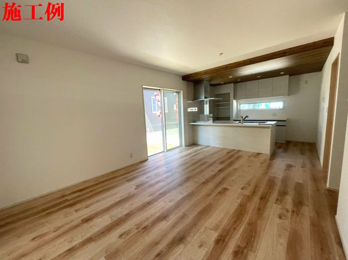 秦野市菩提戸建て　2号棟の居間・リビング|こちらの居間で趣味の時間をお楽しみください