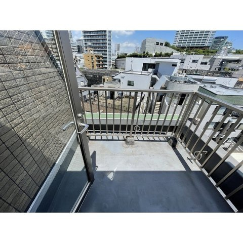 メゾンヌーヴェルのバルコニー|ルーフバルコニー