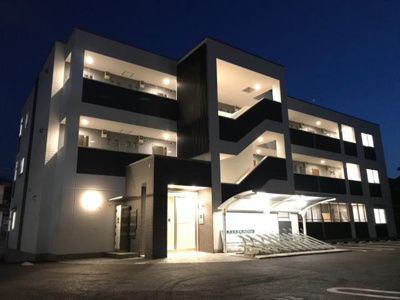 【外観】 | ＣｏｌｌＳｏｌｅｉｌ | 外観写真（夜）