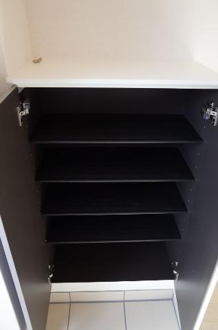 Ｍａｓｕｅｍｏｎ　Ⅱ番館の玄関|下足箱