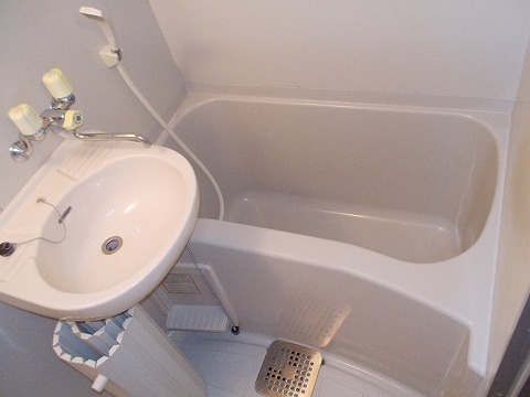 セントラルヴィラ Ⅰの浴室