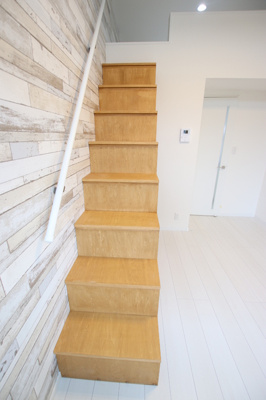 ロフトへの階段です