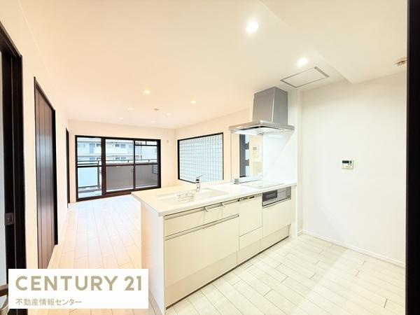 【キッチン】 | シャルマンフジ住之江公園ドシール | 廊下からみた、リビングアングル