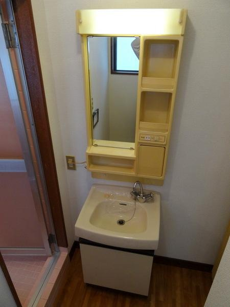 カーサ小町の洗面所|★独立洗面台完備★