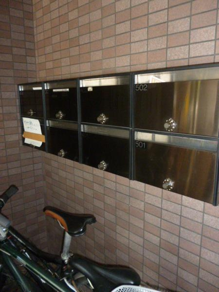 アメニティエデンのエントランス|★郵便ポスト★