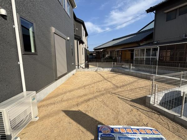 豊川国府町第1期　全2棟・1号棟の庭|ウッドデッキやBBQ。想像が膨らむお庭