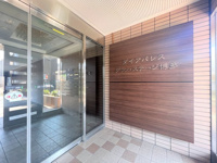 【エントランス】 | ダイアパレスグランステージ博多☆仲介手数料無料☆ | 【お買い物も通学も安心のエリア】利便性の高い商業施設が身近に揃うだけでなく、保育園や小学校などの教育施設、銀行も徒歩圏内に点在。生活に必要な機能が集約された、ファミリーにも大変暮らしやすい街です。