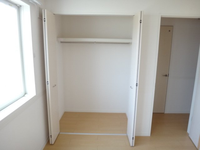 サニーハイムの収納|クローゼット2