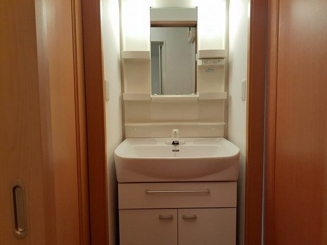 ブライト　ヒル　ハウス　Ａの洗面所|明るい洗面所です