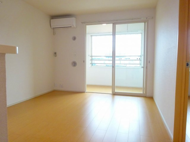 ソレイユ高岡Ⅰの居間・リビング|ゆったり過ごせるリビングです