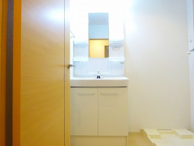 ソレイユ高岡Ⅰの洗面所|忙しい朝には欠かせない洗面所です