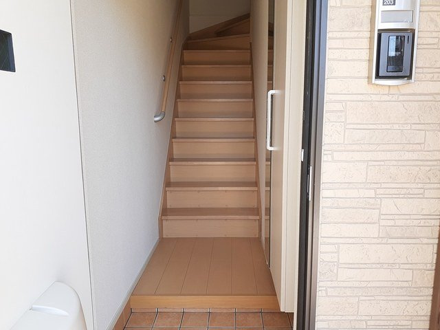 ソレイユ高岡Ⅰの玄関|収納もある玄関です