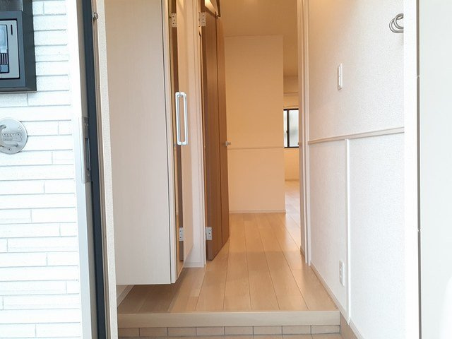 ミラノⅤ　Ａの玄関|収納もある玄関です
