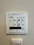 【設備】 | アンビエント小倉C棟☆仲介手数料無料☆ | 【浴室換気乾燥機付き】天候を気にせずお洗濯が可能。清潔感溢れるバスルームで、一日の疲れをゆったりと癒やせます。日々のメンテナンスもしやすい仕様です。
