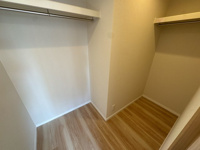 【収納】 | アンビエント小倉C棟☆仲介手数料無料☆ | 【大容量WIC完備】衣類から季節物の家電までスッキリ収納。お部屋を広く使える嬉しい設計です。
