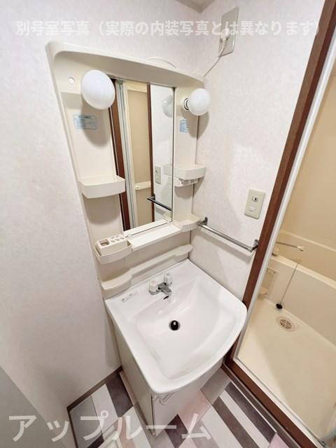 マ・メゾン小牧原北館の洗面所