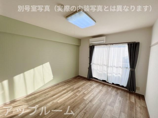 マ・メゾン小牧原北館の居間・リビング