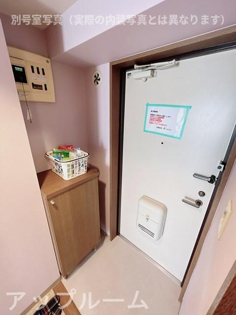 マ・メゾン小牧原北館の玄関