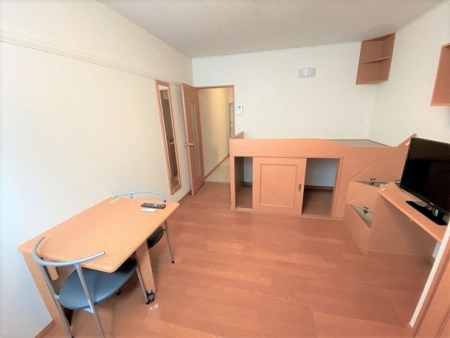 レオパレスノースフォレストの居間・リビング