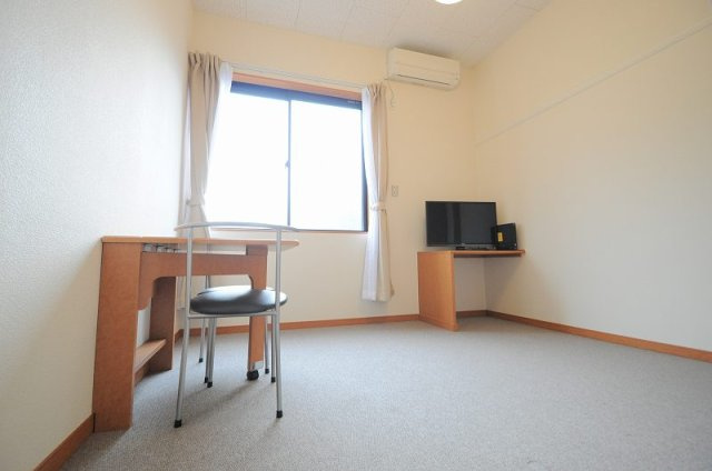 レオパレスフォンターナの居間・リビング