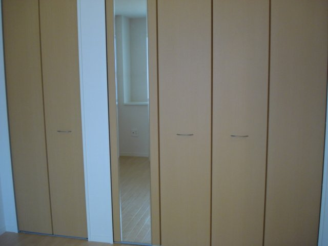 茉莉花の収納|姿見付クローゼット