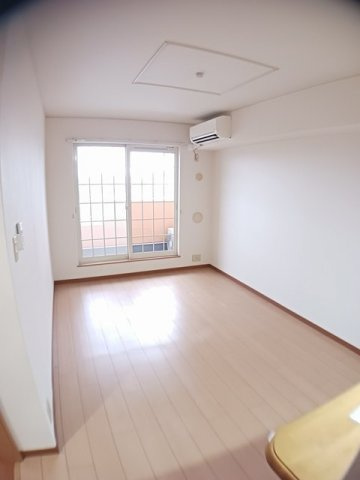 コンフォータブル　クラールの居間・リビング